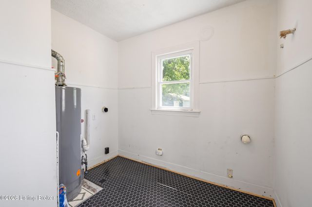 1022 Walter Ave, Louisville, KY 40215