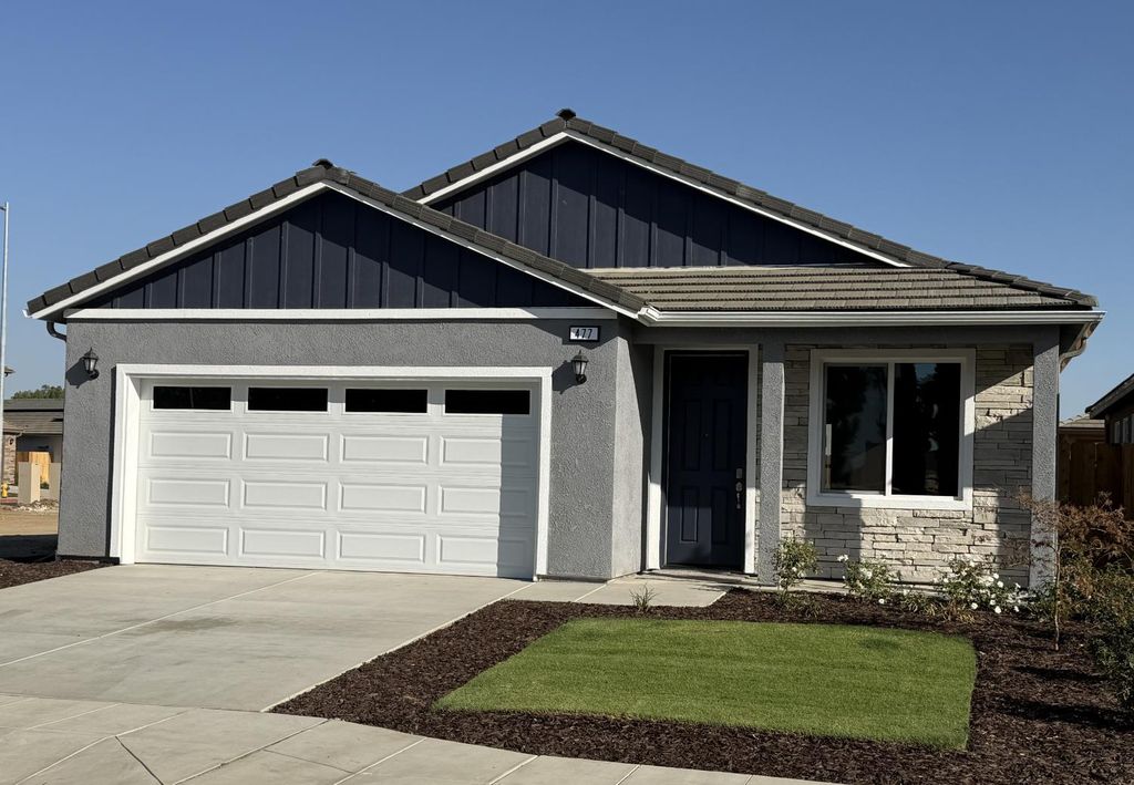 477 Gibson Avenue, Clovis, CA 93612