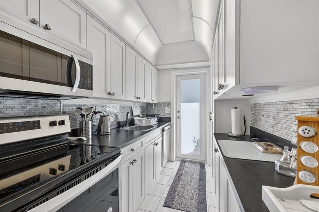 1221 Hillsboro Mile 23a, Hillsboro Beach, FL 33062