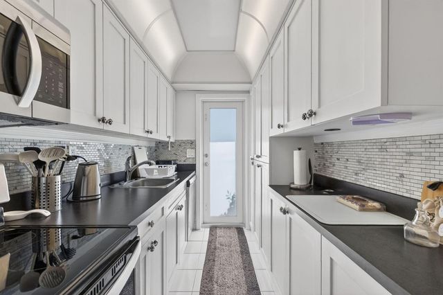 1221 Hillsboro Mile 23a, Hillsboro Beach, FL 33062