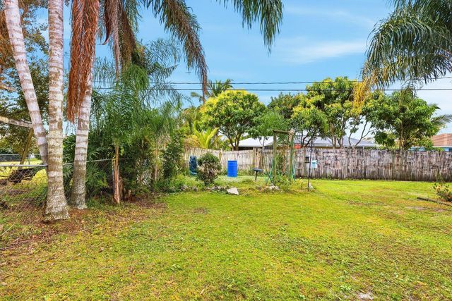 1132 SE Clifton Lane, Port St Lucie, FL 34983