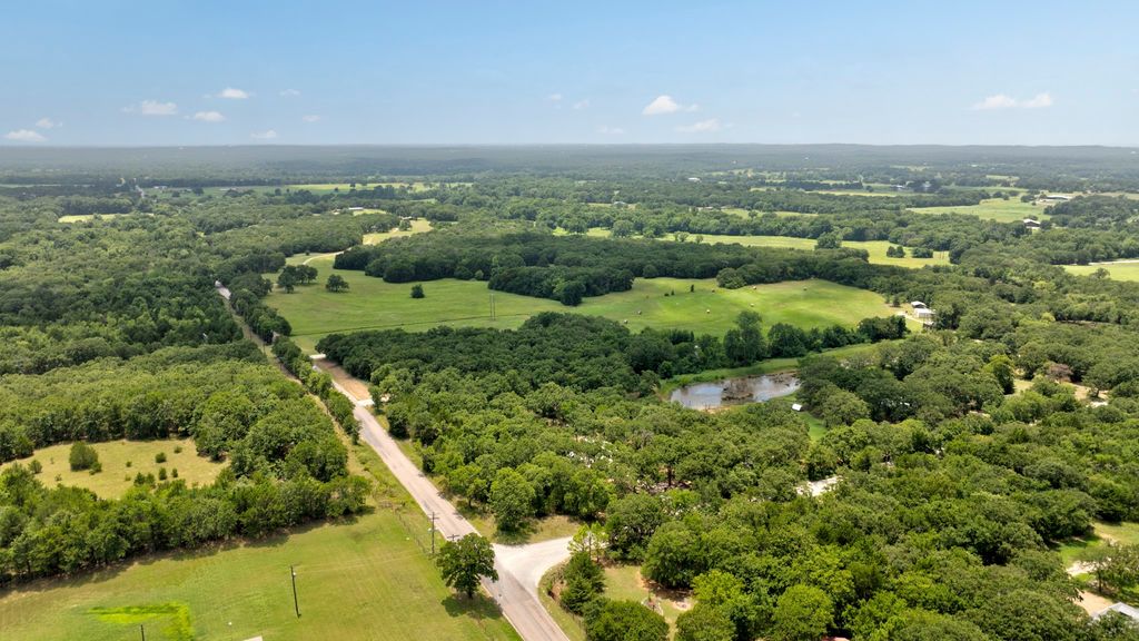 2214 Hawkins Road, Whitesboro, TX 76273