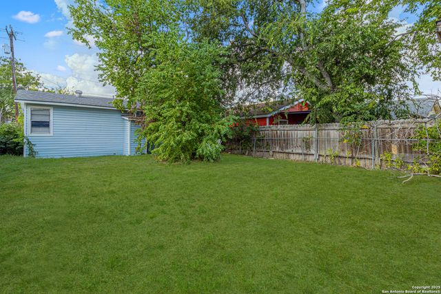 442 SW 41st St, San Antonio, TX 78237