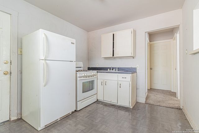 442 SW 41st St, San Antonio, TX 78237