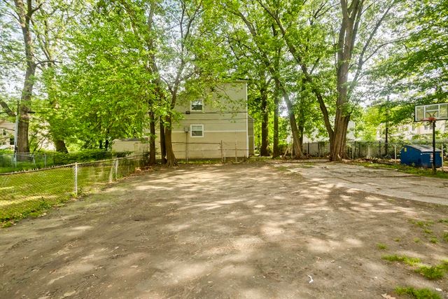 45 Orchard St, Springfield, MA 01107