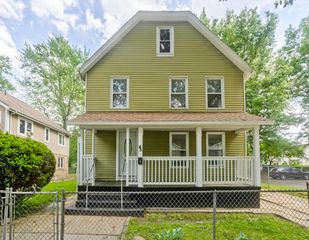 45 Orchard St, Springfield, MA 01107
