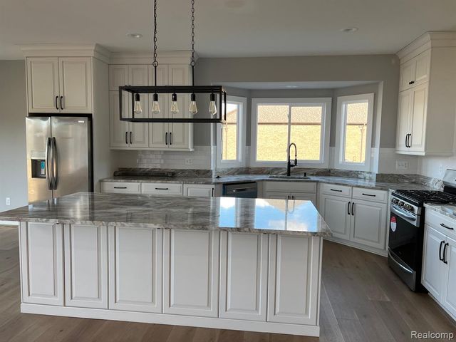 5873 Saratoga Drive, Oxford, MI 48371