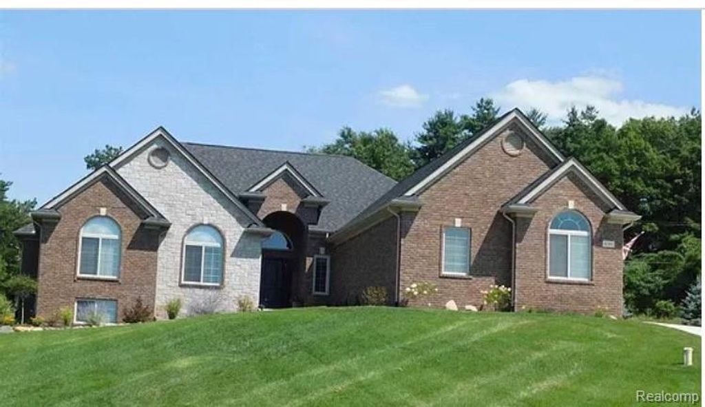 5873 Saratoga Drive, Oxford, MI 48371