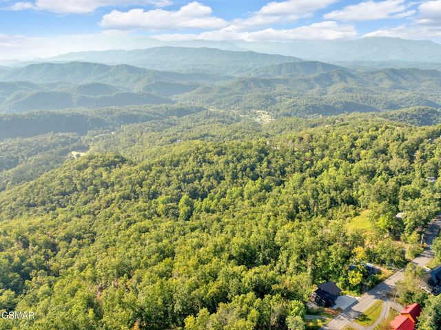 1 Shell Mountain Road, Sevierville, TN 37876