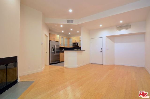 7917 Selma Avenue 327, Los Angeles, CA 90046