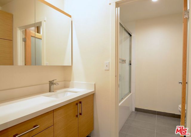 7917 Selma Avenue 327, Los Angeles, CA 90046
