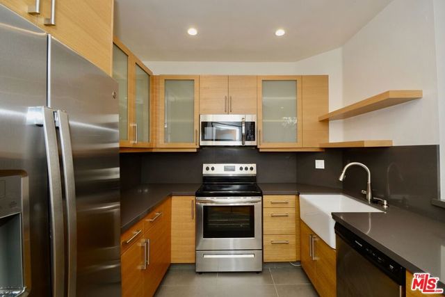 7917 Selma Avenue 327, Los Angeles, CA 90046