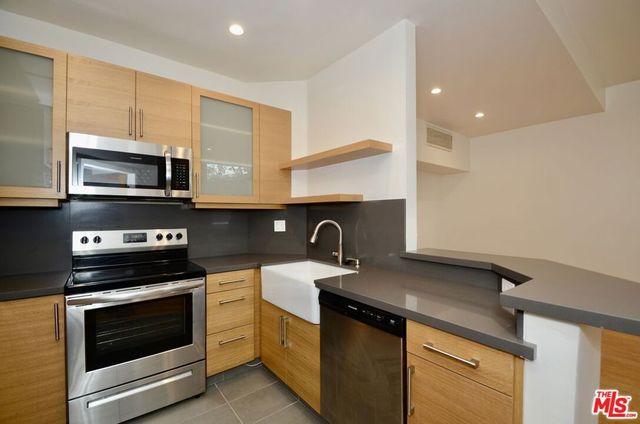7917 Selma Avenue 327, Los Angeles, CA 90046