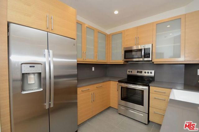 7917 Selma Avenue 327, Los Angeles, CA 90046