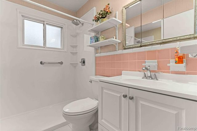 27704 Maplewood Street, Garden City, MI 48135