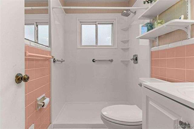 27704 Maplewood Street, Garden City, MI 48135