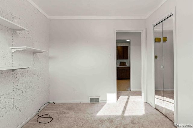 27704 Maplewood Street, Garden City, MI 48135