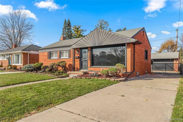 27704 Maplewood Street, Garden City, MI 48135
