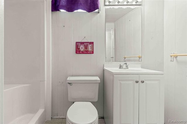 27704 Maplewood Street, Garden City, MI 48135