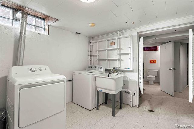 27704 Maplewood Street, Garden City, MI 48135