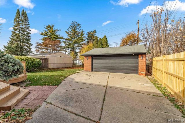 27704 Maplewood Street, Garden City, MI 48135