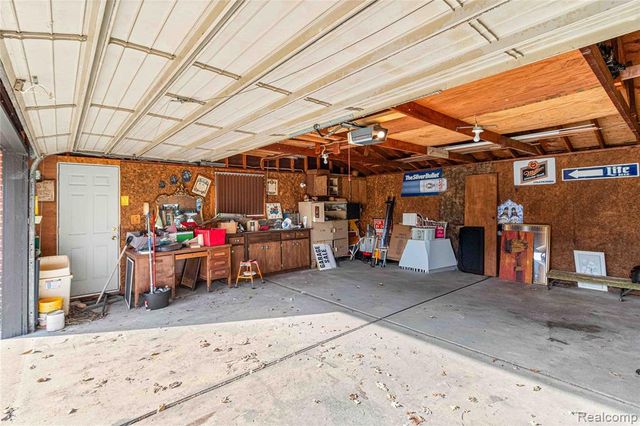 27704 Maplewood Street, Garden City, MI 48135