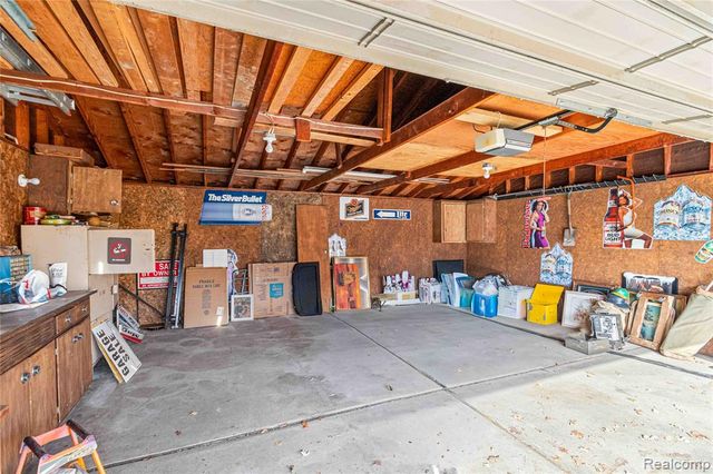 27704 Maplewood Street, Garden City, MI 48135