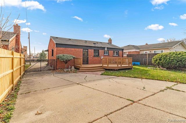 27704 Maplewood Street, Garden City, MI 48135