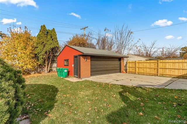 27704 Maplewood Street, Garden City, MI 48135