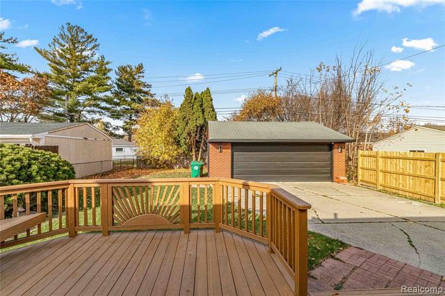27704 Maplewood Street, Garden City, MI 48135