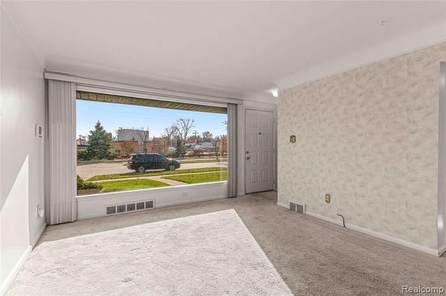 27704 Maplewood Street, Garden City, MI 48135