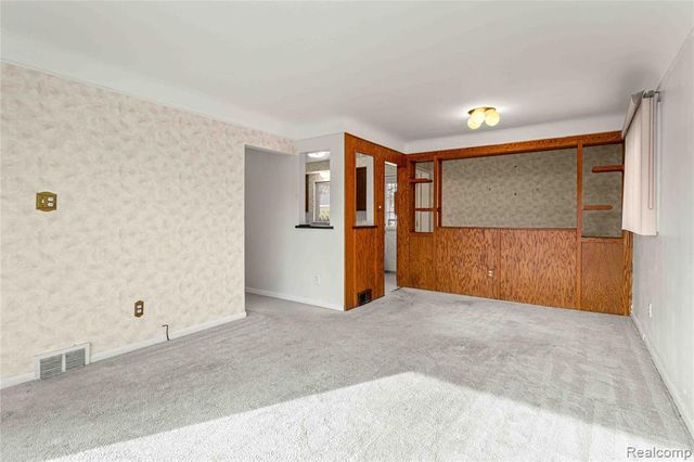 27704 Maplewood Street, Garden City, MI 48135