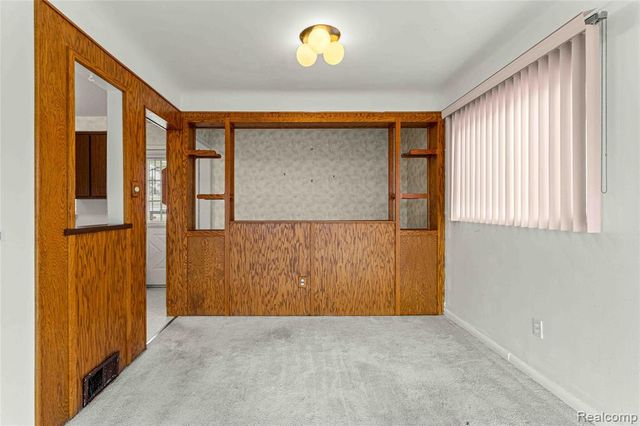 27704 Maplewood Street, Garden City, MI 48135