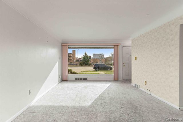 27704 Maplewood Street, Garden City, MI 48135