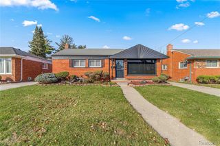 27704 Maplewood Street, Garden City, MI 48135