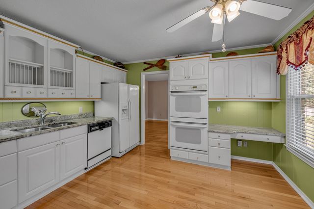 126 Robin Hood Rd, Dickson, TN 37055