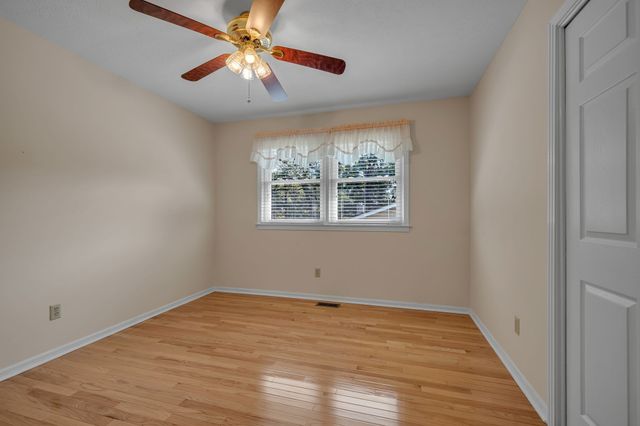 126 Robin Hood Rd, Dickson, TN 37055