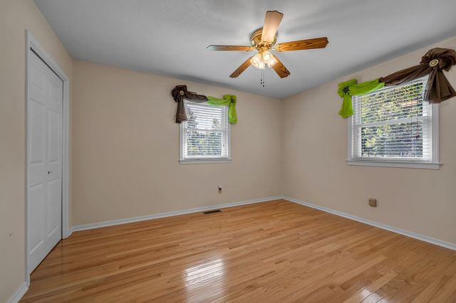 126 Robin Hood Rd, Dickson, TN 37055