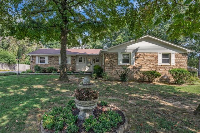 126 Robin Hood Rd, Dickson, TN 37055