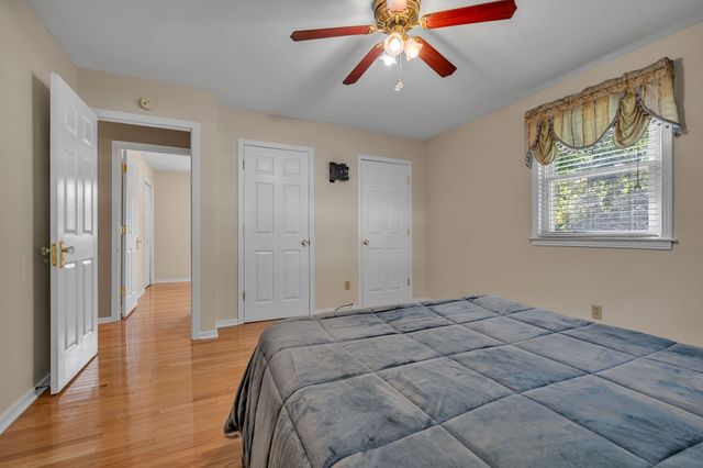 126 Robin Hood Rd, Dickson, TN 37055