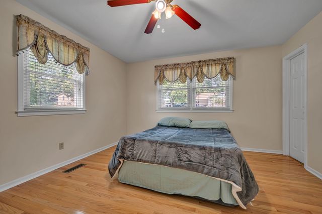 126 Robin Hood Rd, Dickson, TN 37055