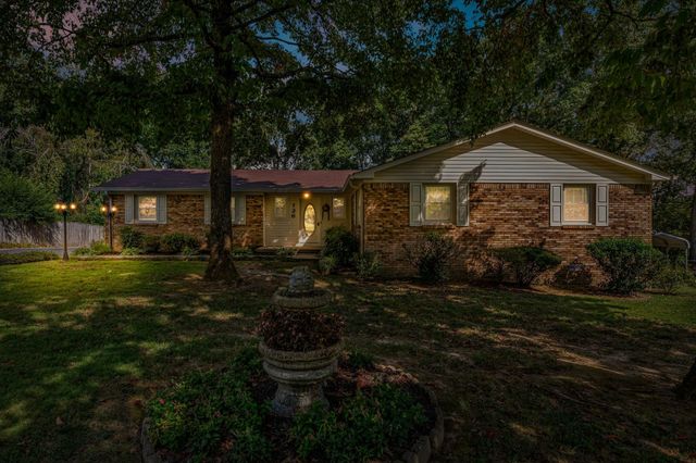 126 Robin Hood Rd, Dickson, TN 37055