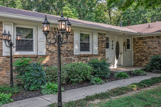 126 Robin Hood Rd, Dickson, TN 37055