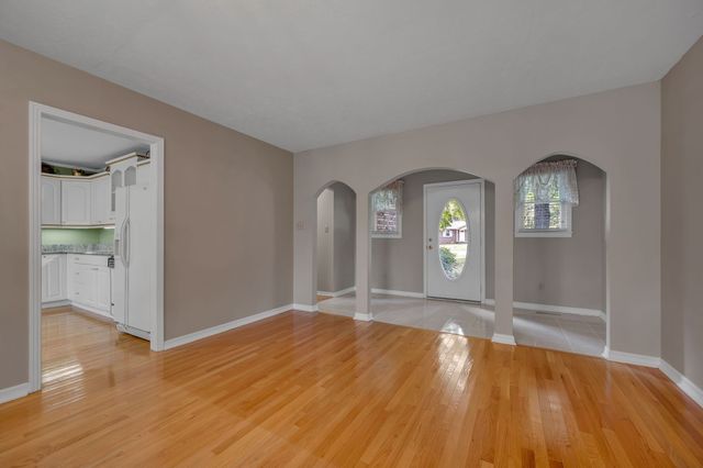 126 Robin Hood Rd, Dickson, TN 37055