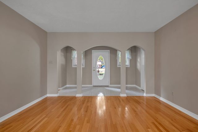 126 Robin Hood Rd, Dickson, TN 37055