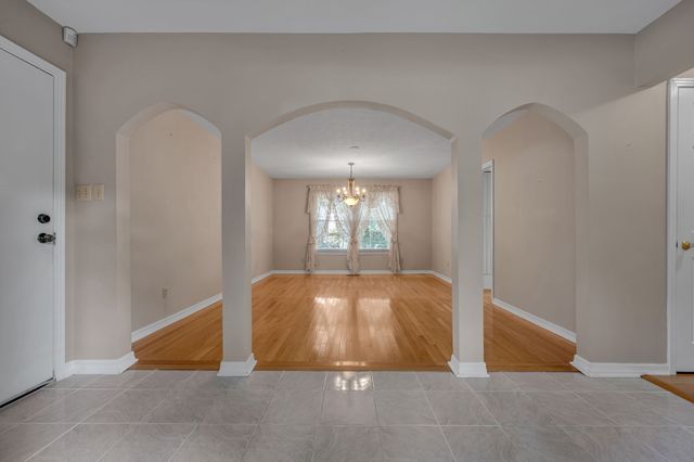 126 Robin Hood Rd, Dickson, TN 37055