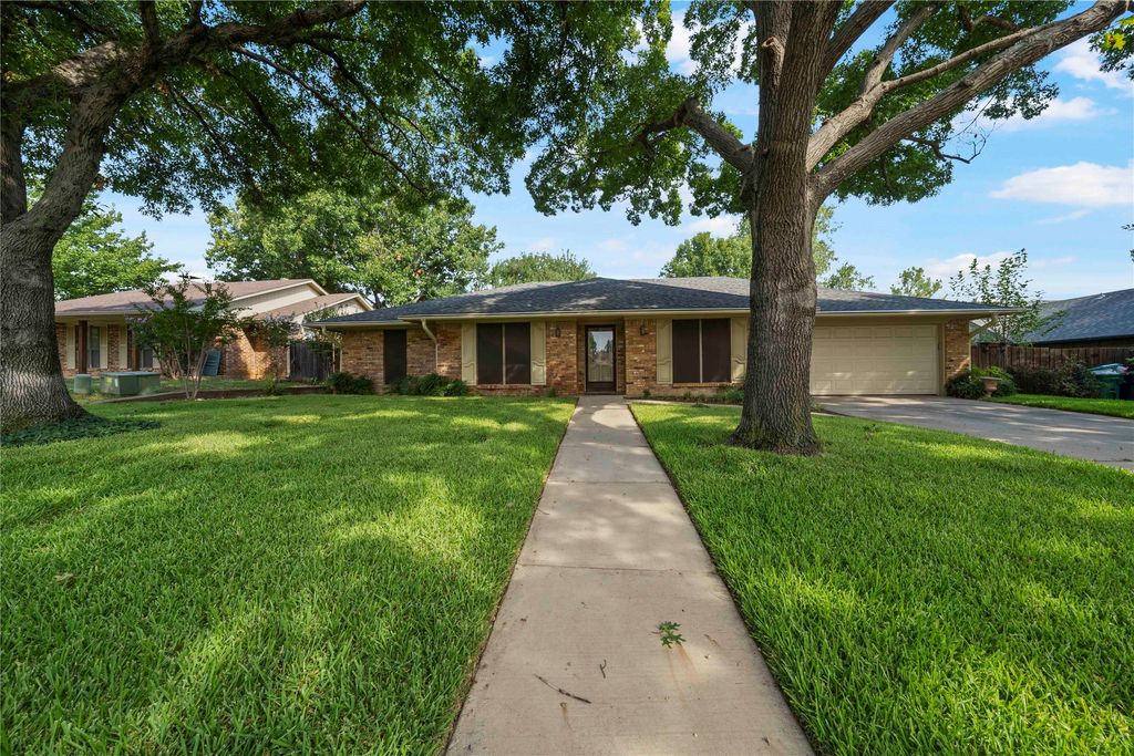 2520 Bowling Green Street, Denton, TX 76201