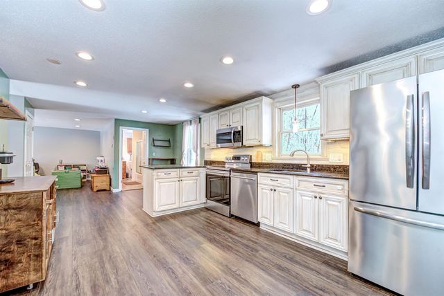 12 Shelly Drive, Pelham, NH 03076