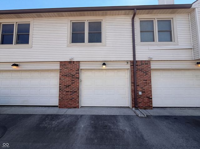 9463 Maple Way, Indianapolis, IN 46268