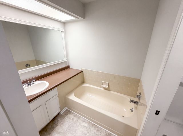 9463 Maple Way, Indianapolis, IN 46268